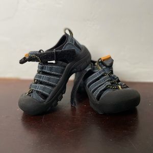 Toddler Keen Sandals - like new!